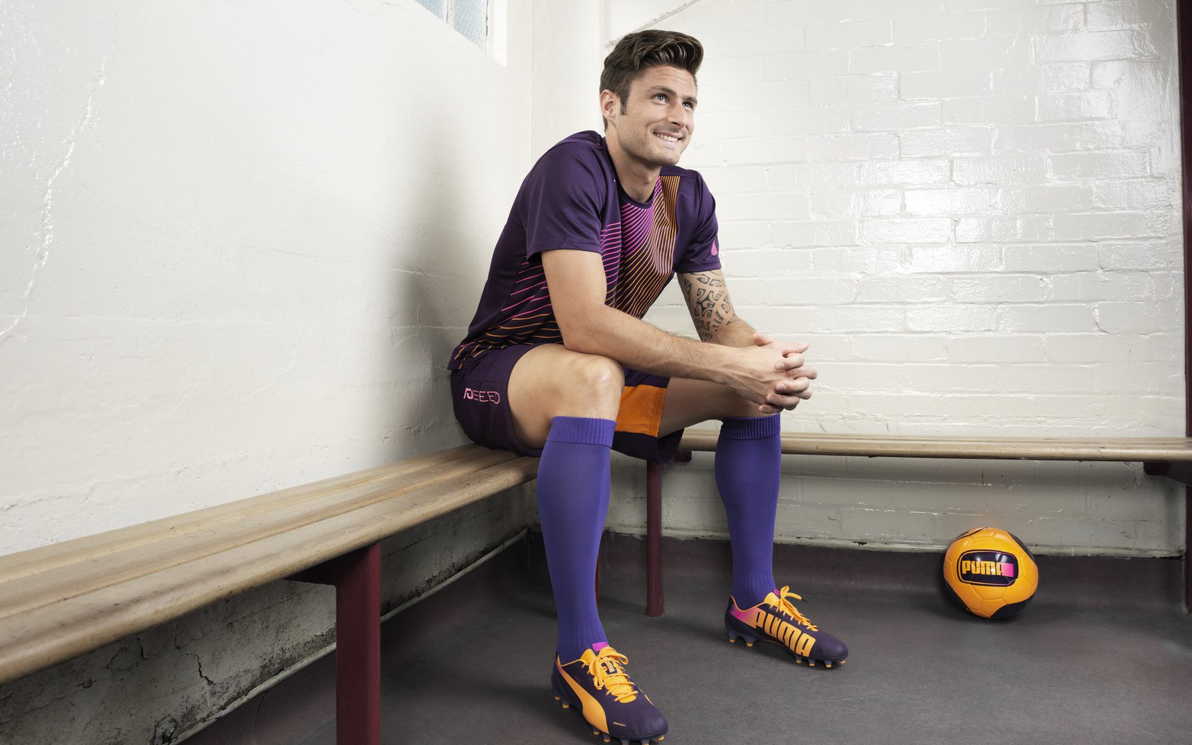 技术雷达图显示动作标准化趋势，雷达图像目标识别